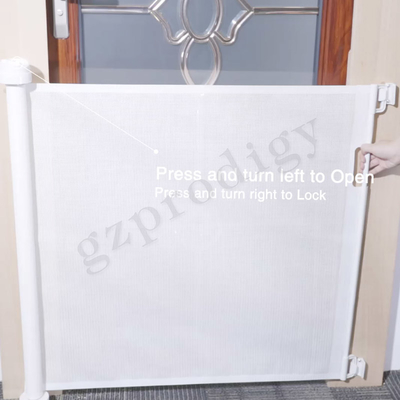 Factory Price Extendable Sturdy Retractable Child Gate , Durable Retractable Pet Gate For Stairs